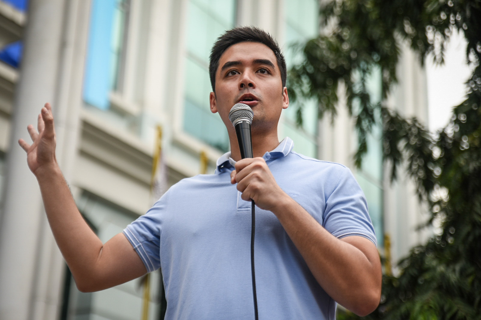 Vico Sotto speaking to the public